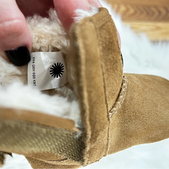 UGG Baby Booties – Chestnut Suede Shearling (Infant Size 2/3) - Picture 8 of 9